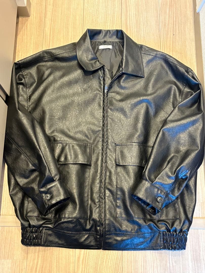 ボア襟付きブラックレザージャケット