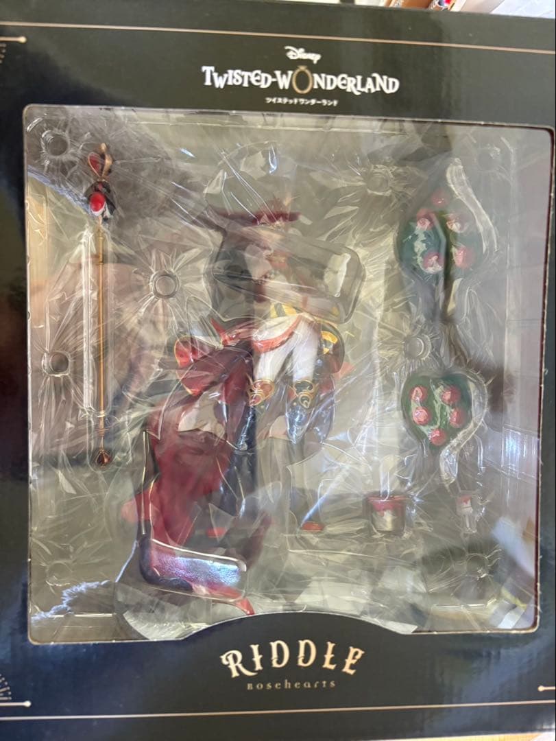 ツイステ リドル・ローズハート 1/8スケールフィギュア　缶バッチ