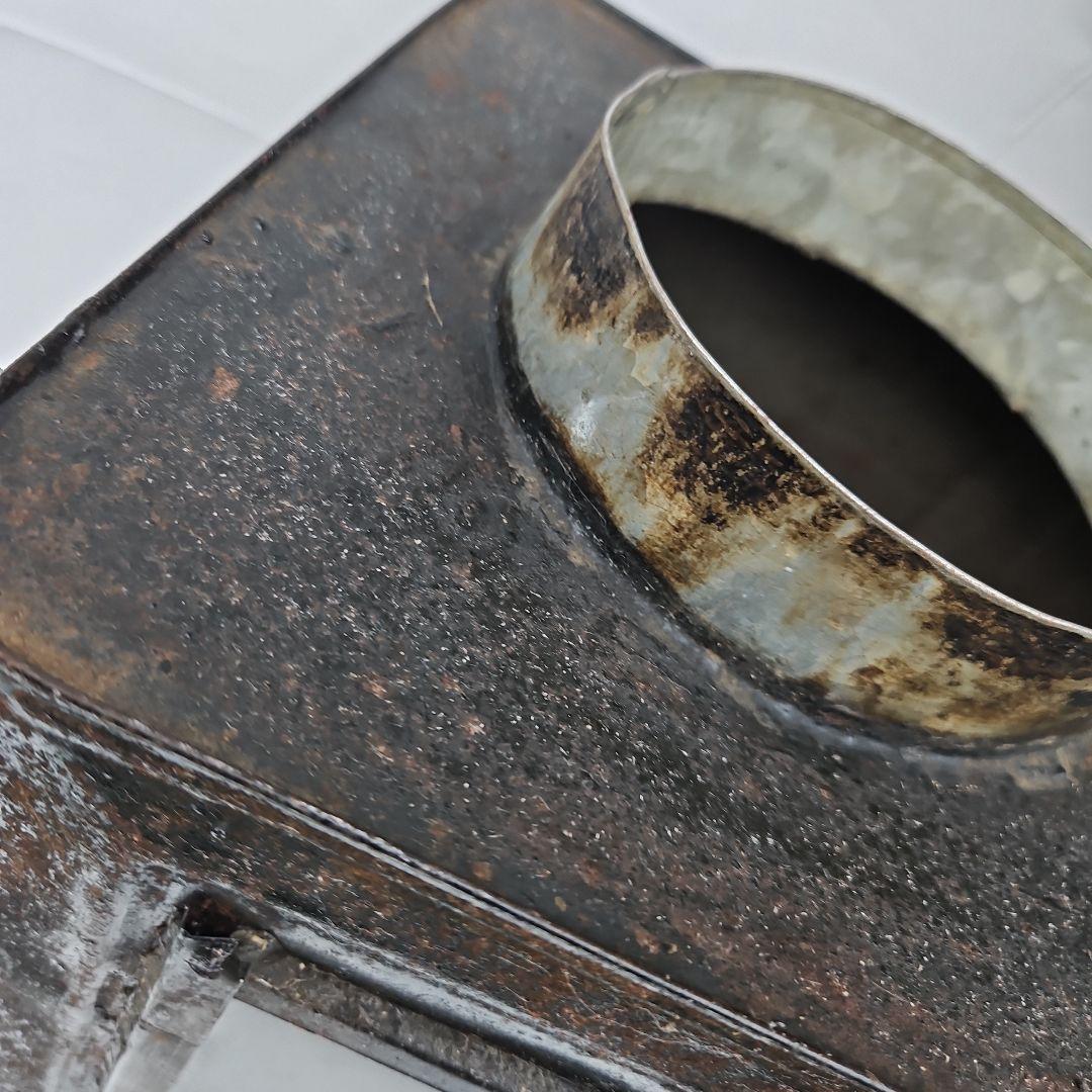 せんべい容器 黒と赤の金属製