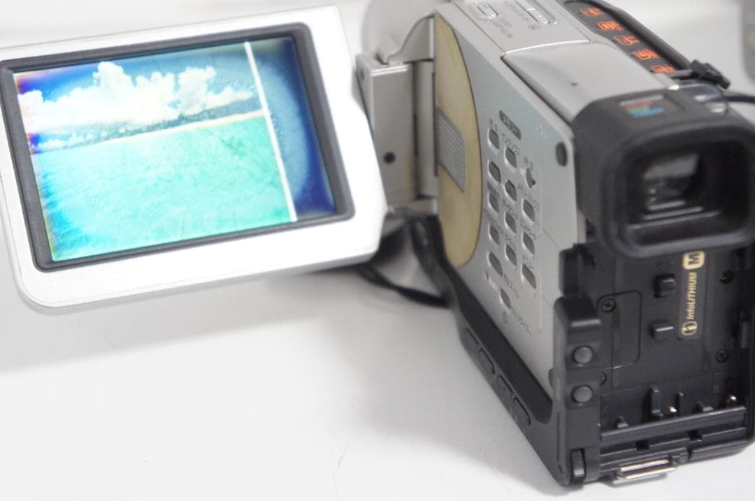 動作品★DCR-TRV20 SONY MiniDVビデオカメラ 825