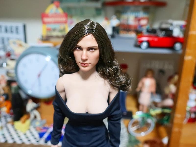 ワンダーウーマン ダイアナ ガル・ガドット フィギュア ブラックドレス 私服改