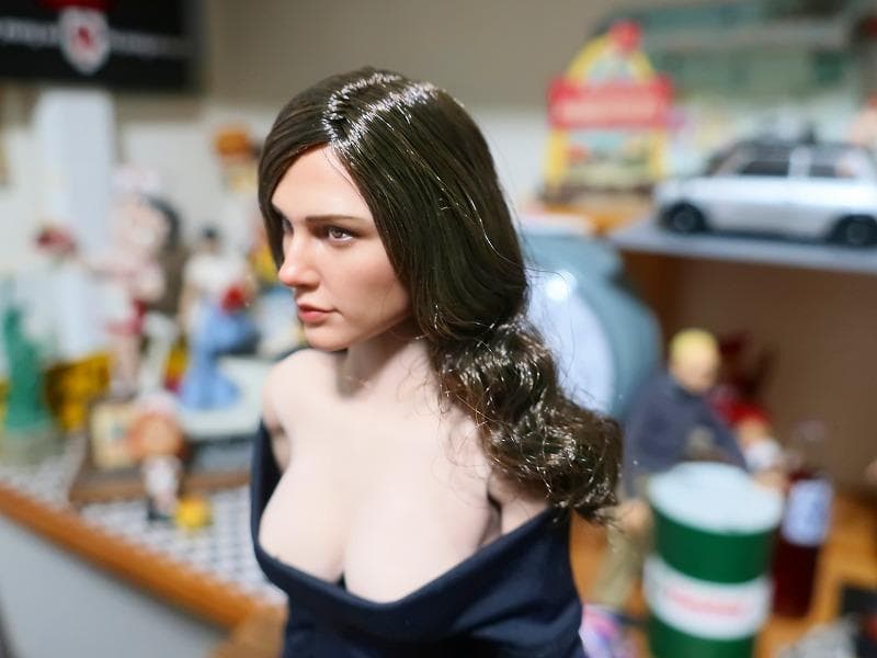 ワンダーウーマン ダイアナ ガル・ガドット フィギュア ブラックドレス 私服改