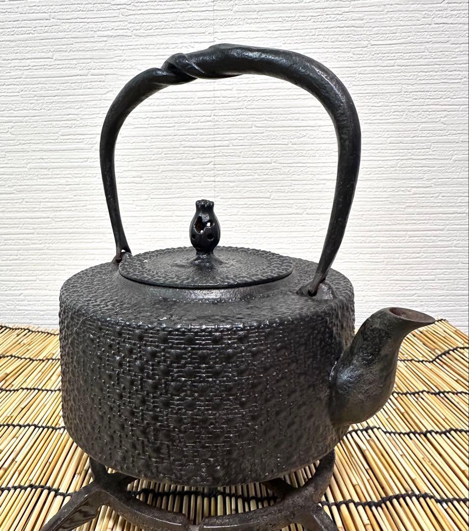 ＵＳＥＤ、良品　南部虎山工房前田知行造１２型東雲亀甲　南部鉄瓶　南部鉄器　鉄瓶