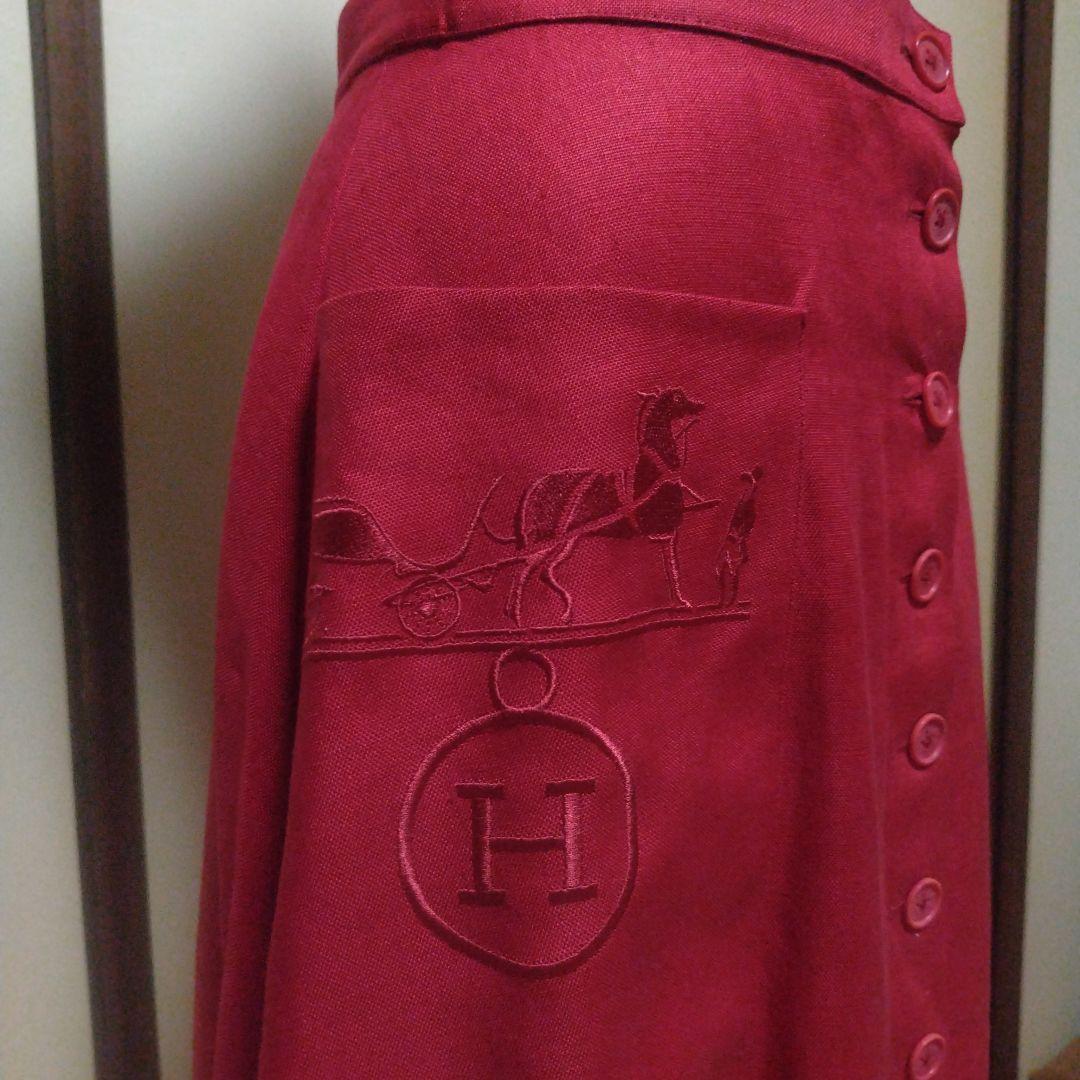 値下げ　HERMES　赤いフレアスカート Hマーク刺繍