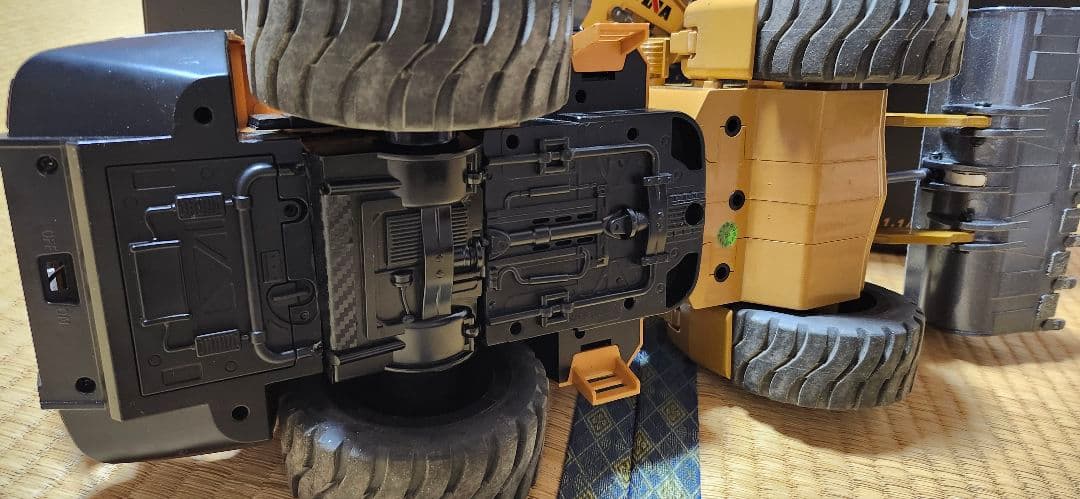 ラジコン！1/14 ホイールローダー