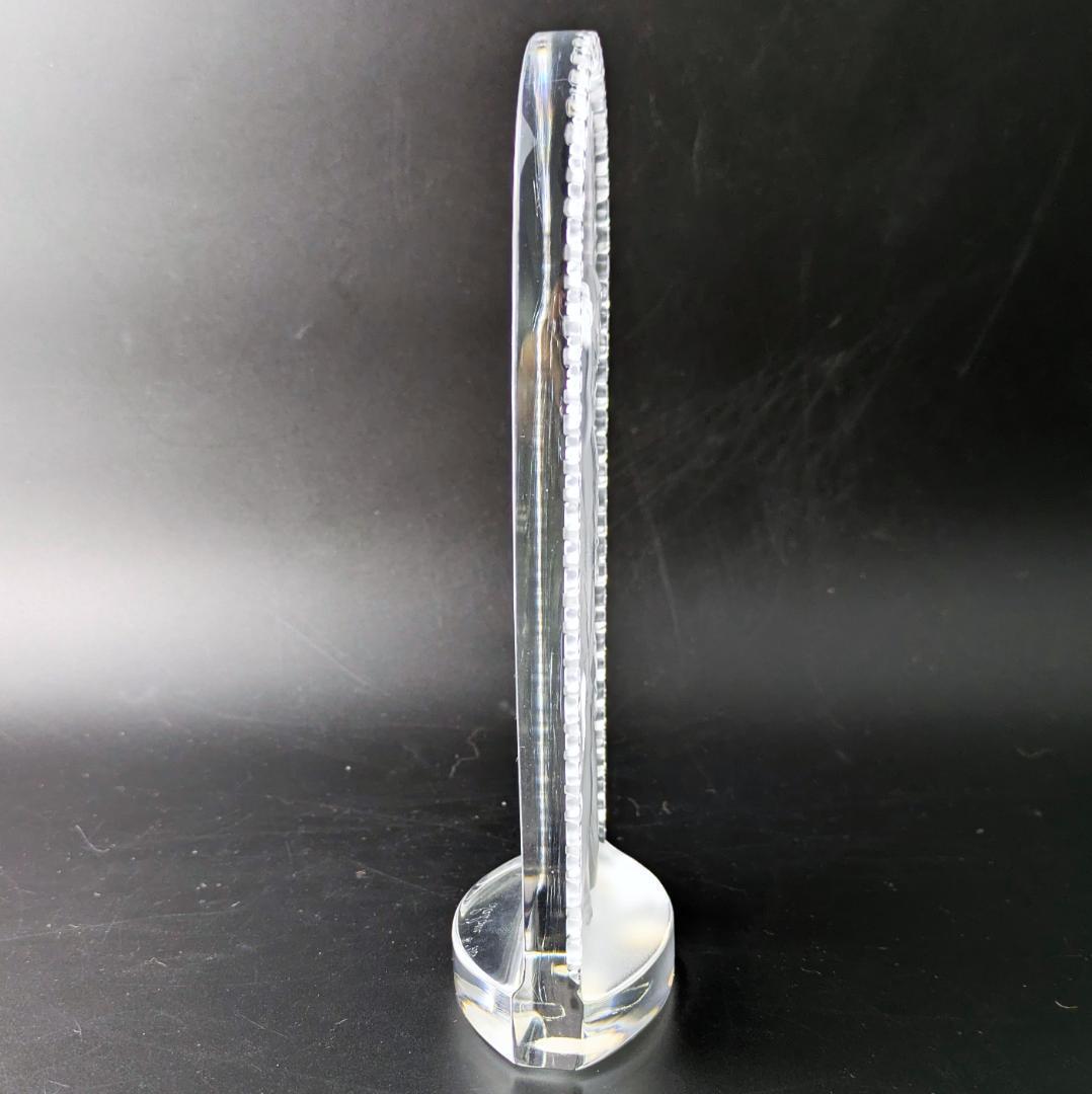 ★ラリック 祈りを込めた跪く聖母子像—神秘の輝きと慈愛の光輪が宿る逸品サインあり