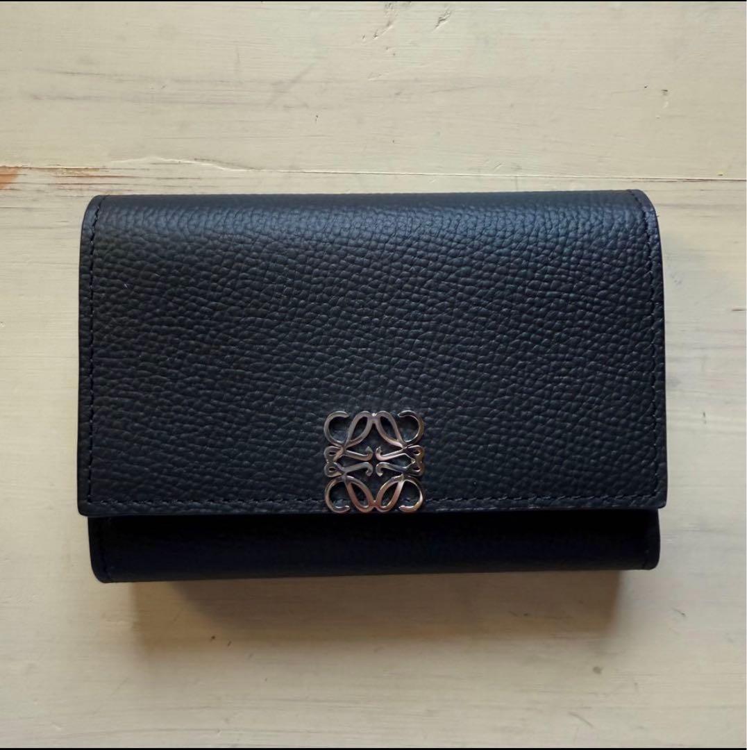袋箱付き　LOEWE ブラック 三つ折り財布