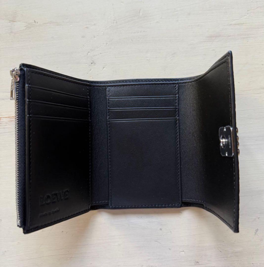 袋箱付き　LOEWE ブラック 三つ折り財布