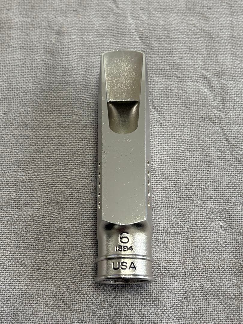 セオワニ　ミンディエイベアカスタム　アルトサックス用マウスピース　開き6