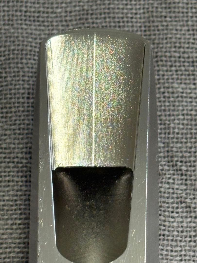 セオワニ　ミンディエイベアカスタム　アルトサックス用マウスピース　開き6