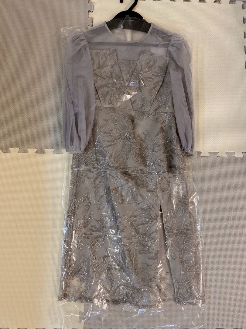 Leja（レジャ）♡シアーパフスリーブペプラムスパンコール花柄Iラインドレス