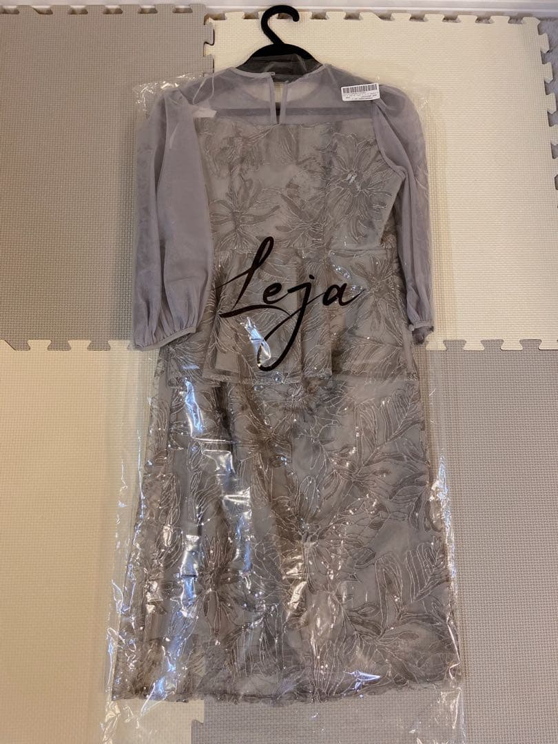 Leja（レジャ）♡シアーパフスリーブペプラムスパンコール花柄Iラインドレス