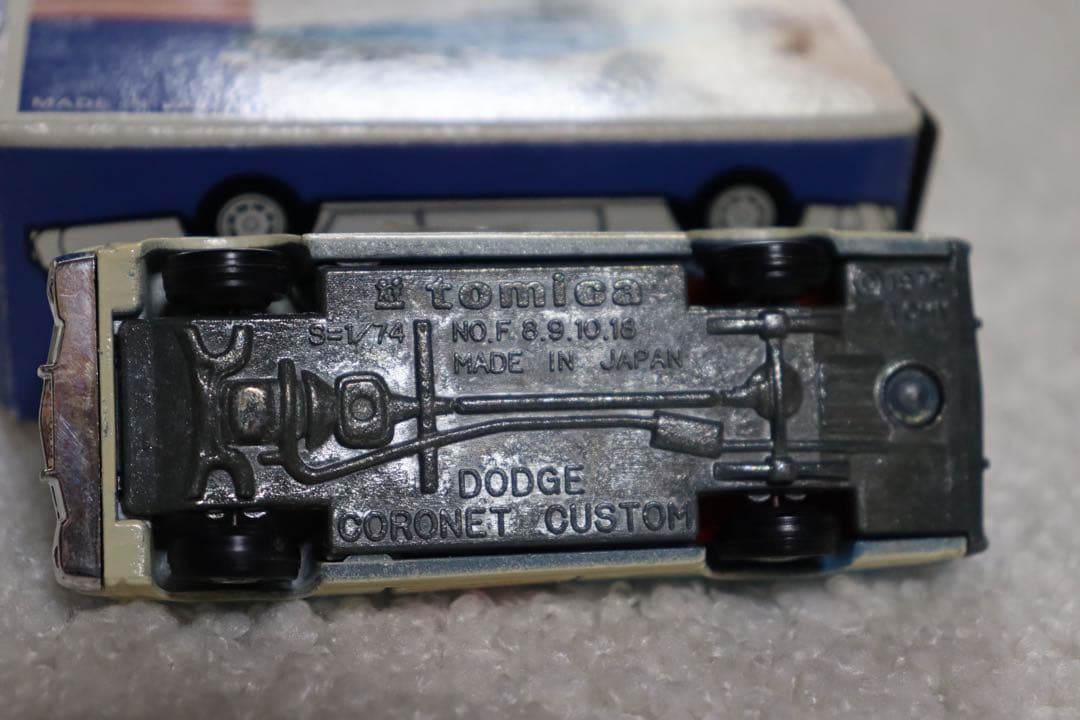トミカ　青箱　ダッジコロネット カスタム　ポリスカー　日本製　F8 外国車