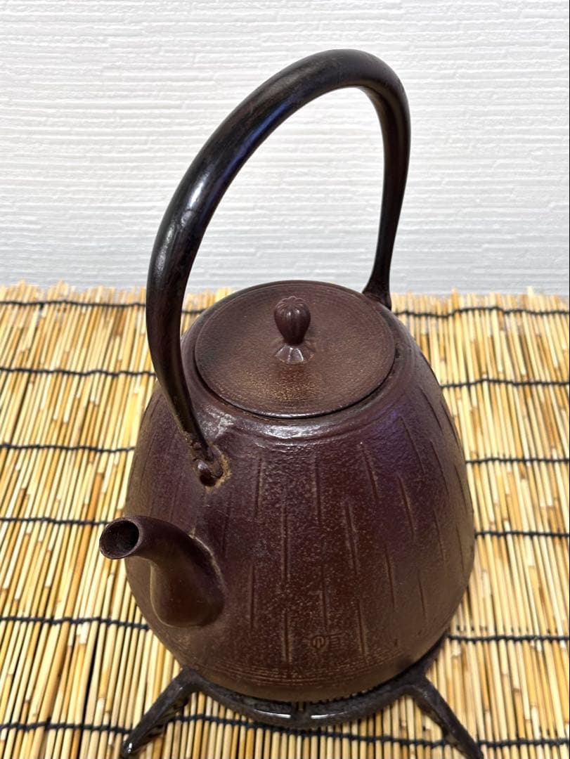 ほぼ未使用品　南部鉄瓶作家 及川 恒作 １５型雨地文 南部鉄瓶 南部鉄器　鉄瓶