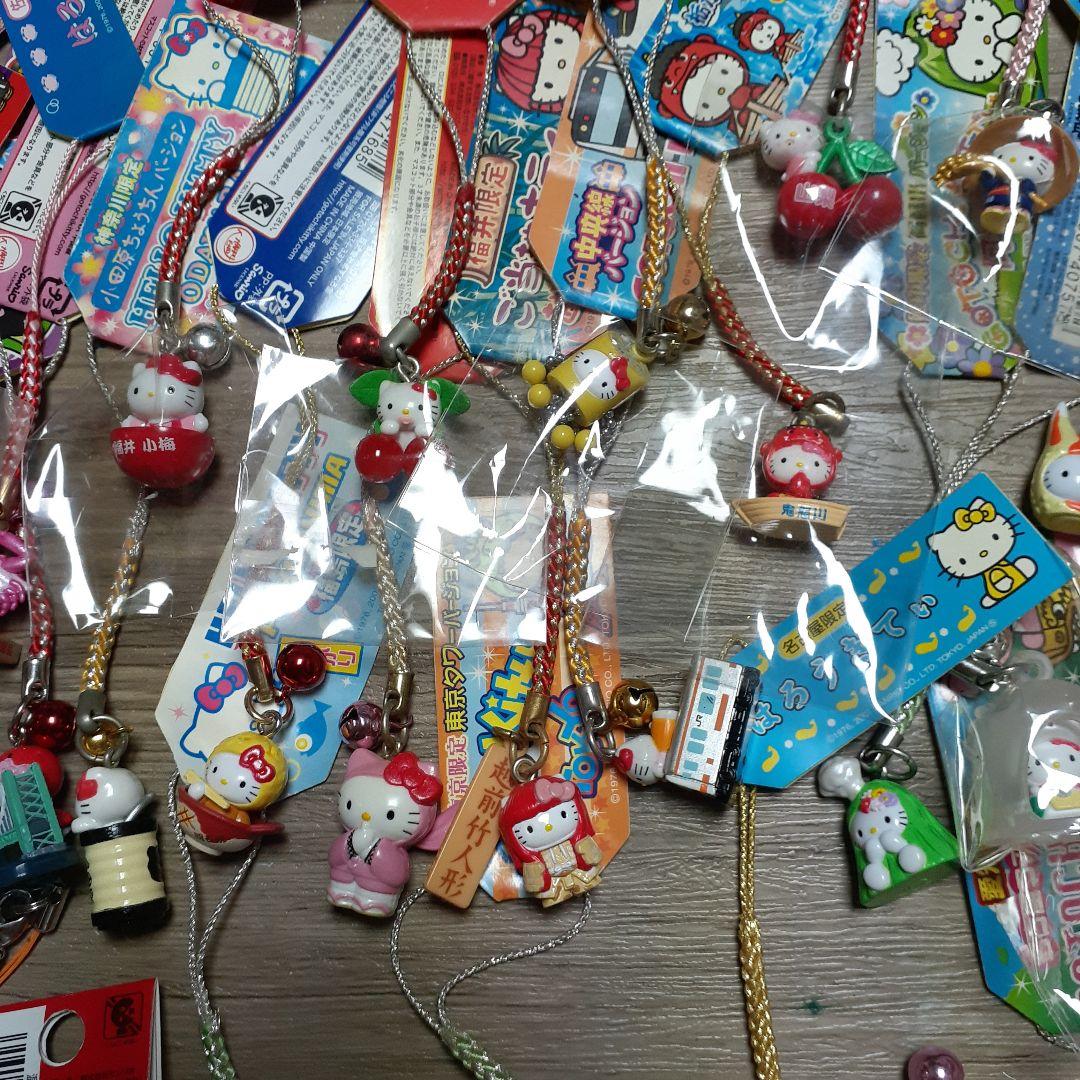 ご当地キティ根付け　ファスナーマスコット他　60点まとめ売り