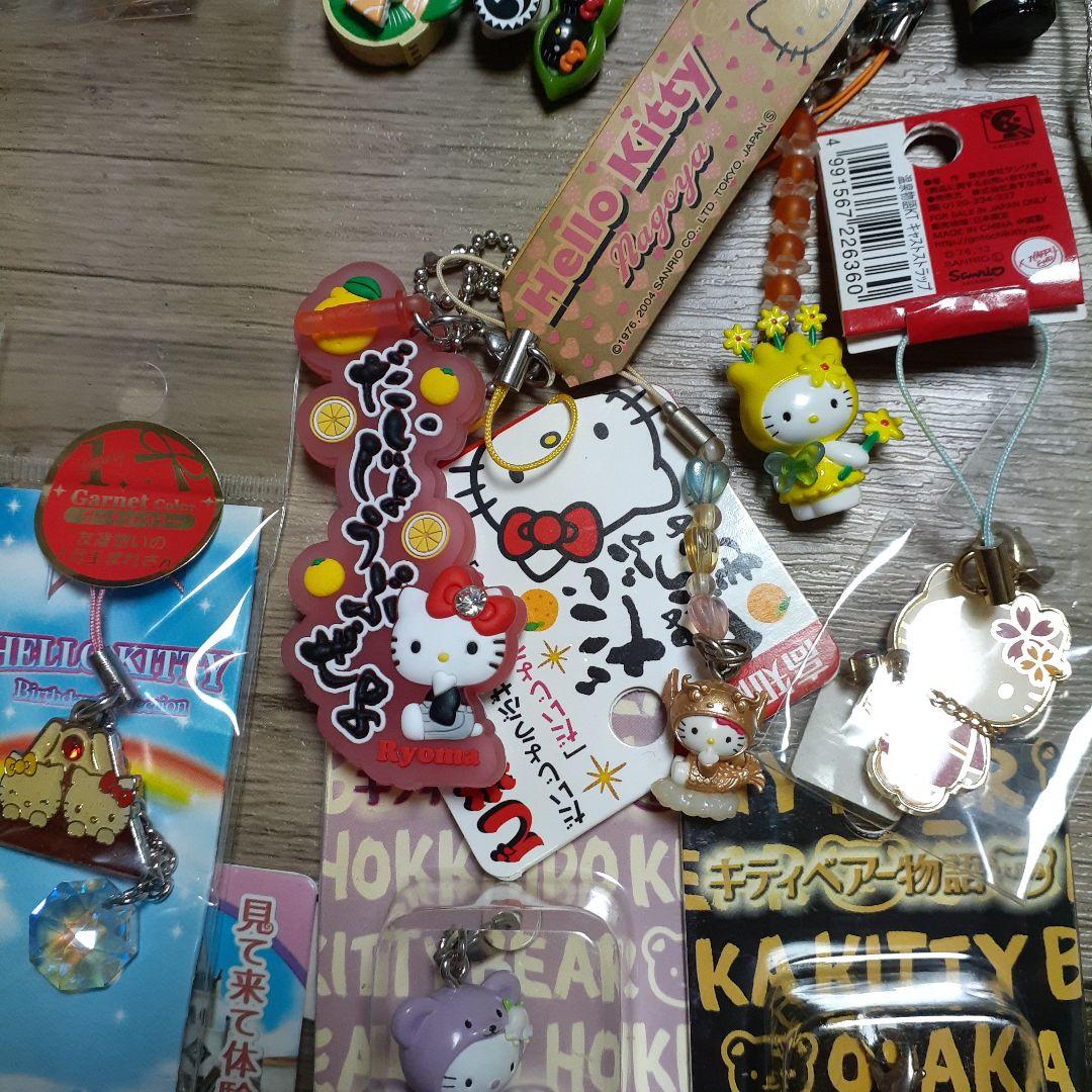 ご当地キティ根付け　ファスナーマスコット他　60点まとめ売り