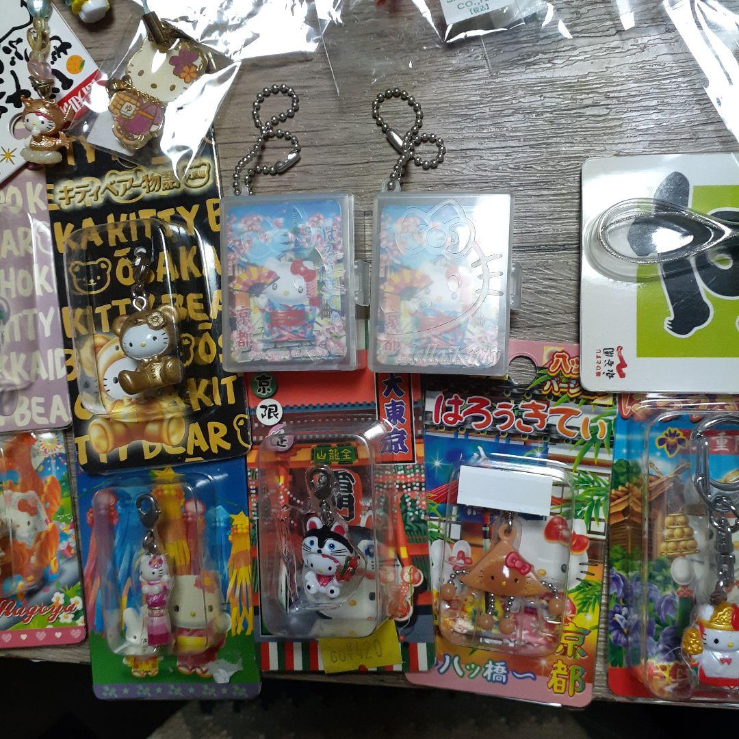 ご当地キティ根付け　ファスナーマスコット他　60点まとめ売り