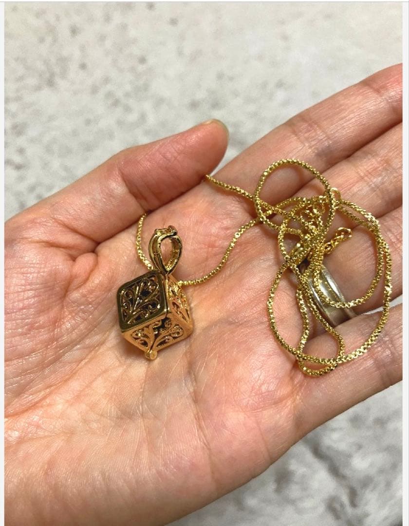 座敷童子ちゃん　お師匠様モリオンの幸福ネックレス