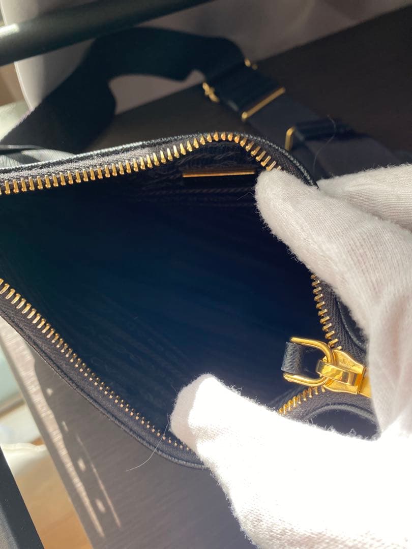 【定価36万円】プラダ Re-Edition 2005 サフィアーノレザーバック