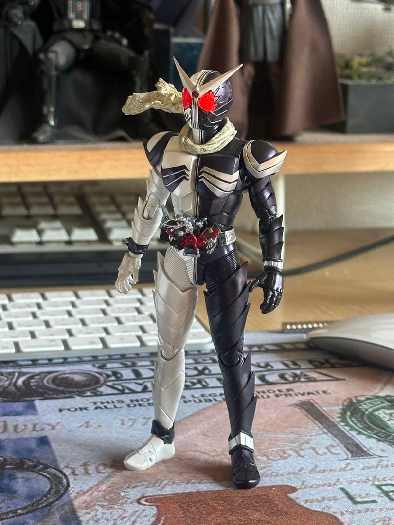 shf 真骨彫　 仮面ライダー 目が発光可能　カスタム品