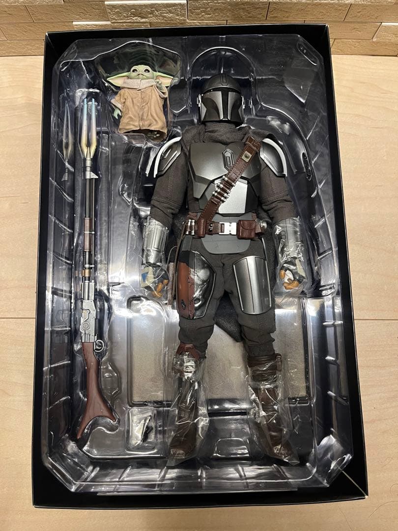 HOTTOYS スターウォーズ　マンダロリアン＆ザ・チャイルド（２体セット）