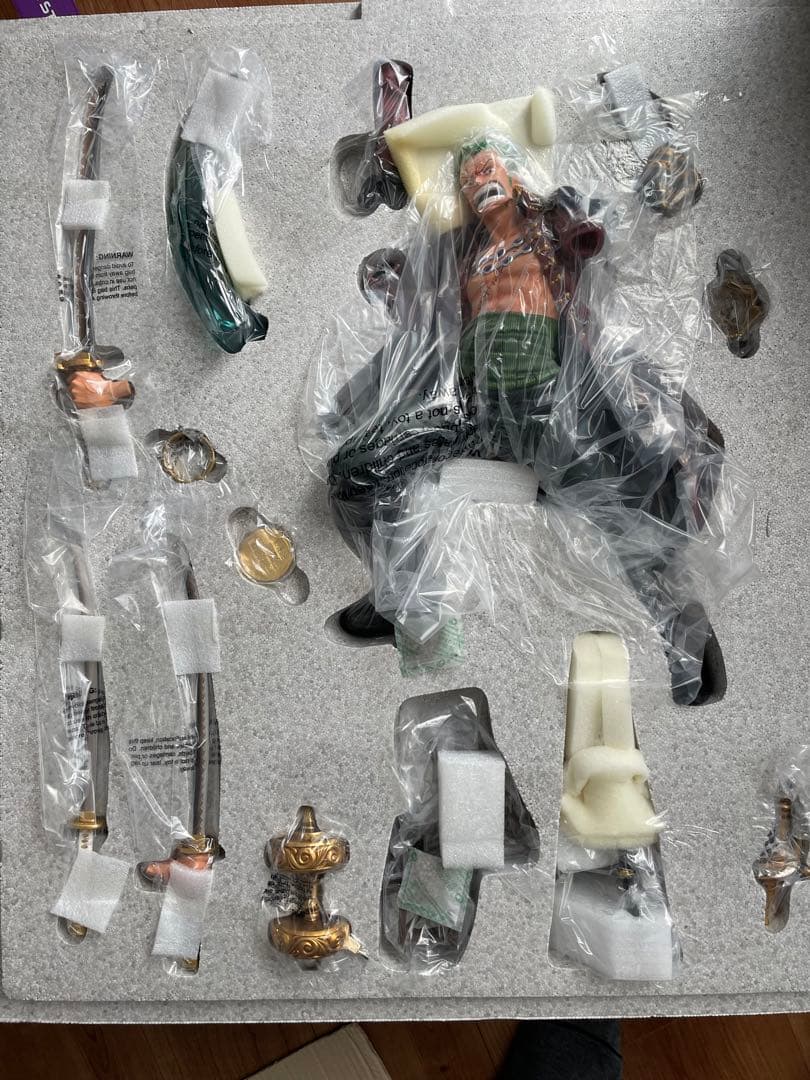 ワンピース　ログコレクション　大型スタチュー　ユニークアート　ゾロ　フィギュア