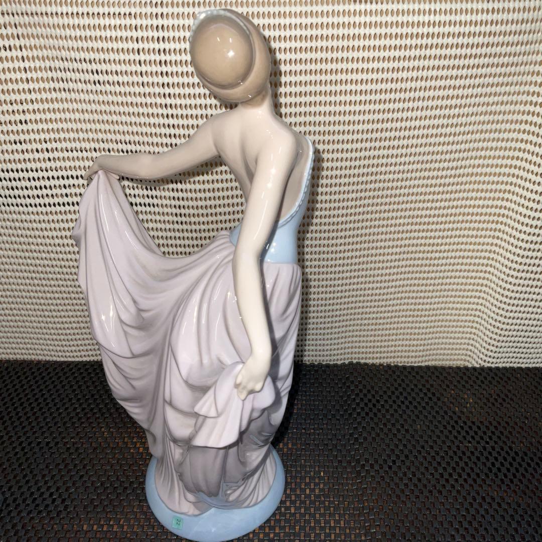 リヤドロ　LLADRO 踊る少女