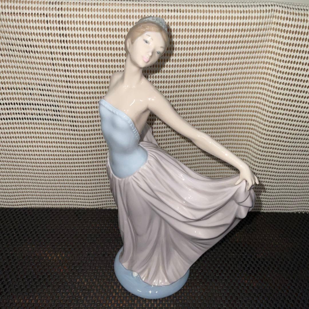 リヤドロ　LLADRO 踊る少女