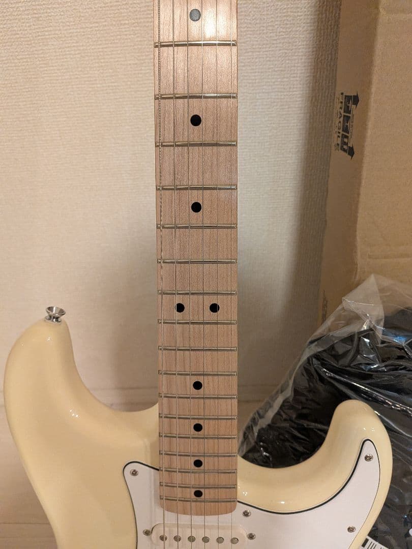 Squier エレキギター ホワイト