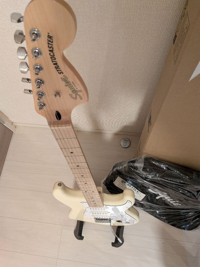 Squier エレキギター ホワイト