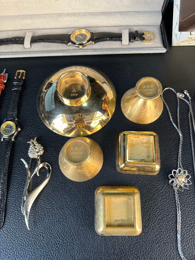 遺品整理、アクセサリー、金杯などまとめ
