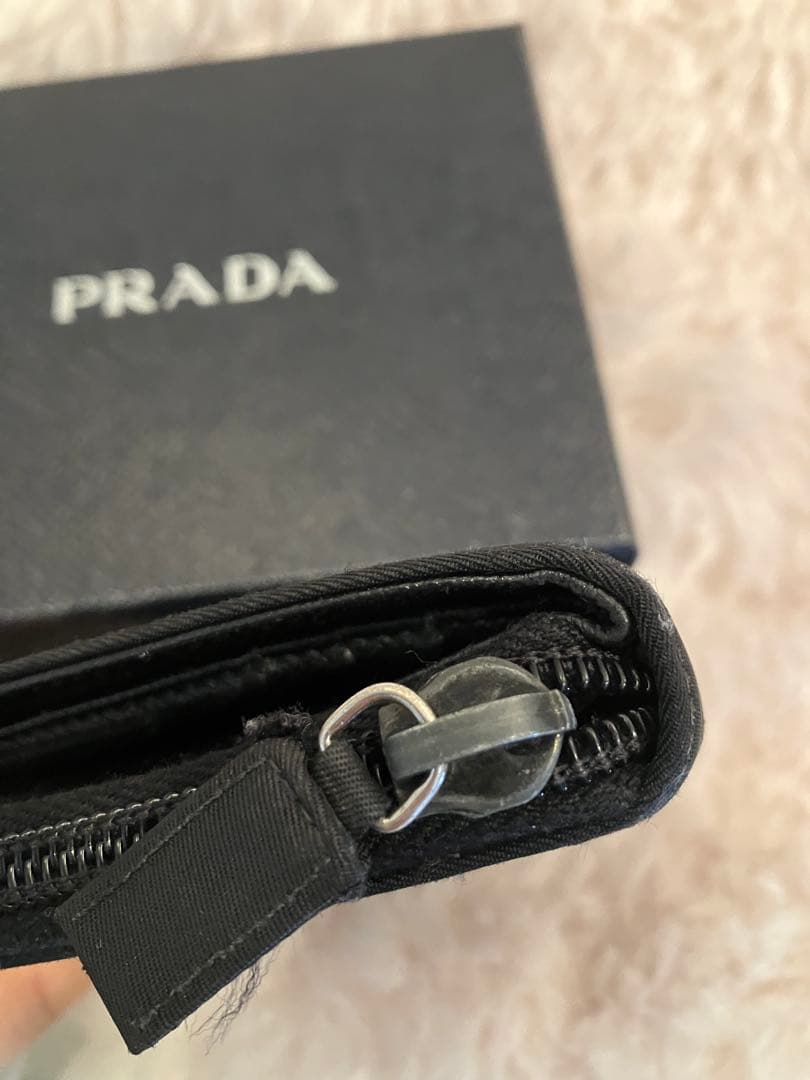 PRADA ブラックナイロン 二つ折り財布