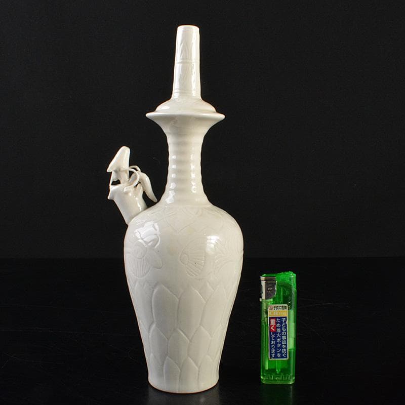 中国　徳化窯白磁　刻蓮花文　浄瓶　V　R7252