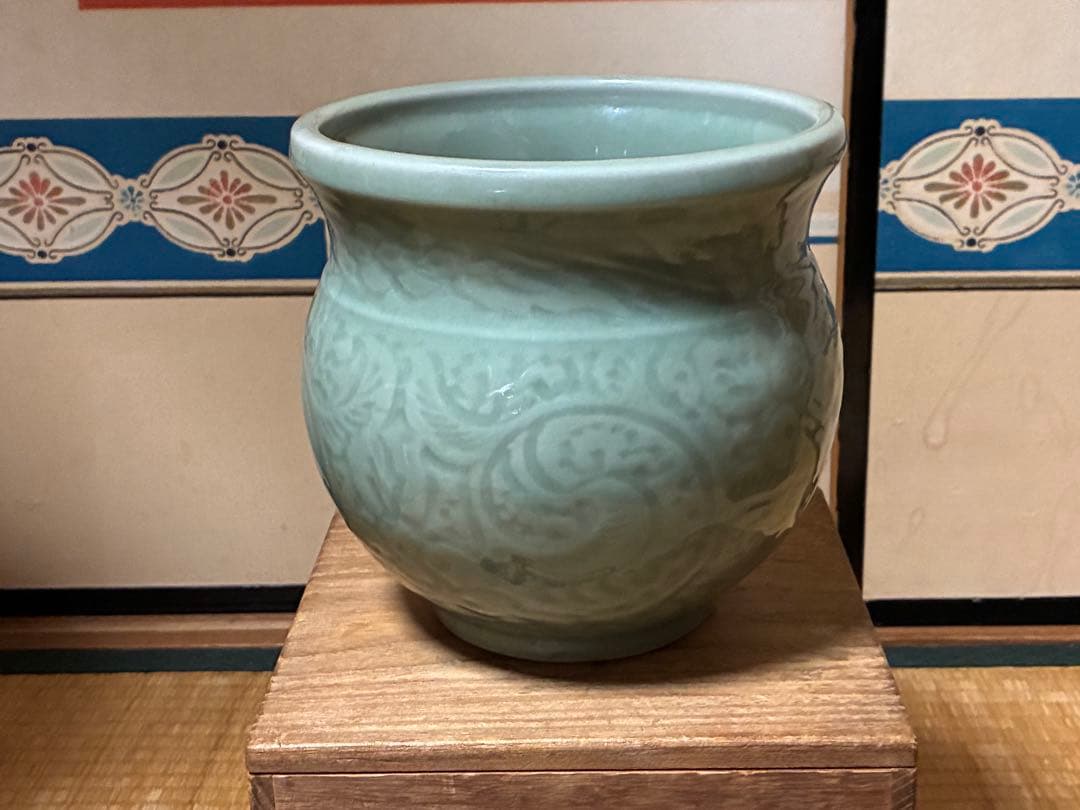 中国 唐物 青磁 龍泉窯 陽刻 丸壺 木箱付