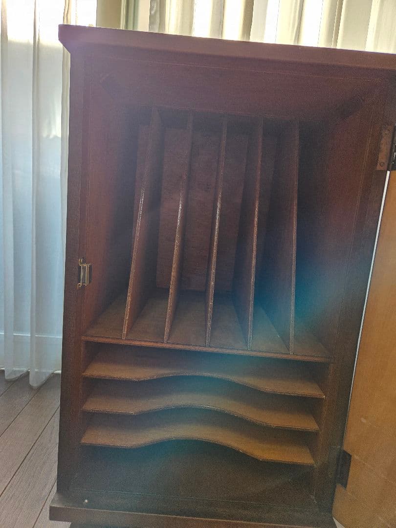 レコード収納キャビネット　レトロ 木製 収納 キャビネット 扉 整理箪笥