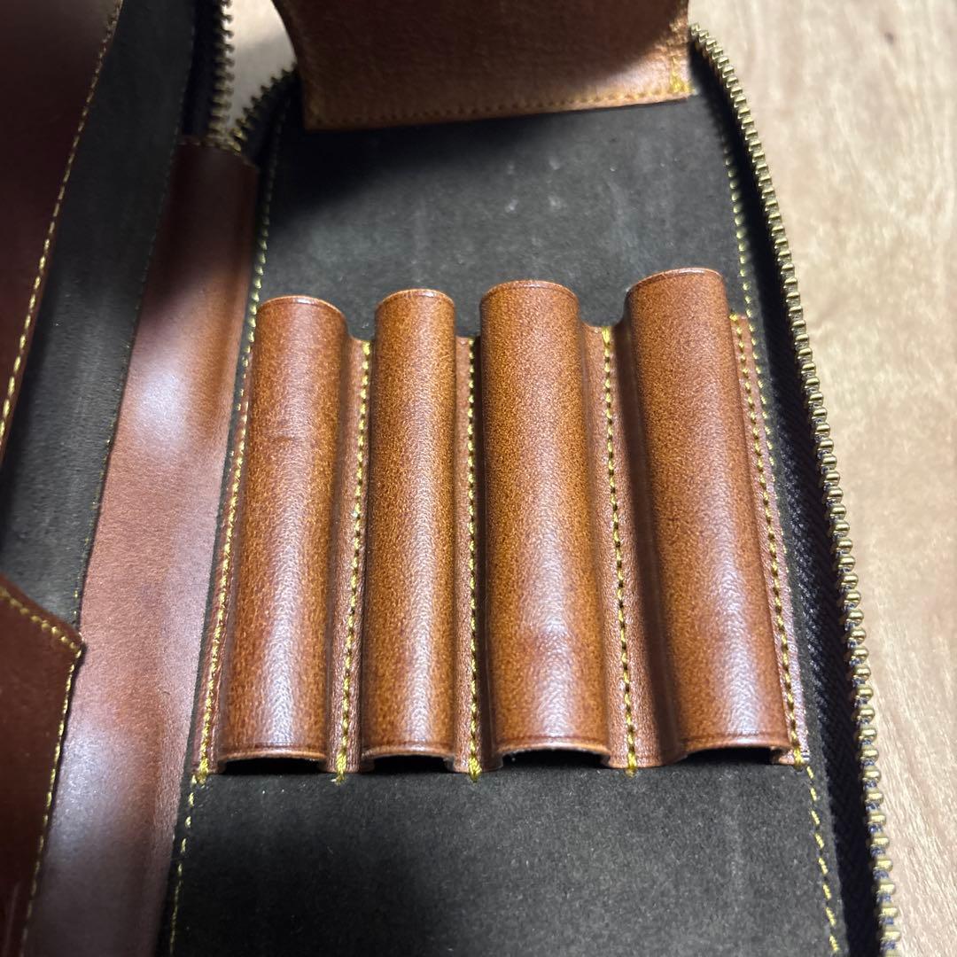 美品　バハギア　ペンケース　ラウンドジップ型　プエブロ　タバコ