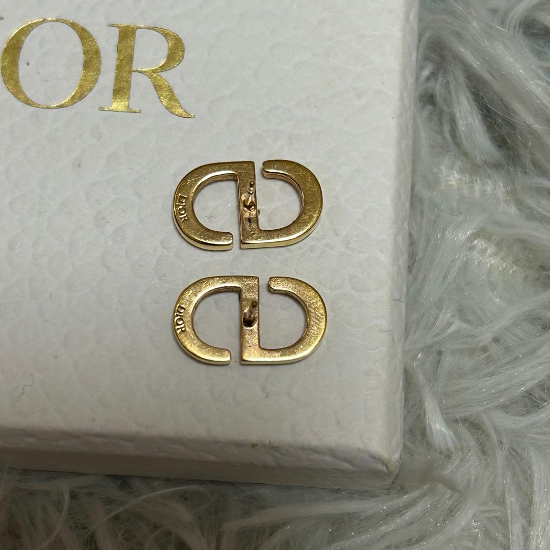 り*ご様 Dior ゴールドピアス 専用ケース付き