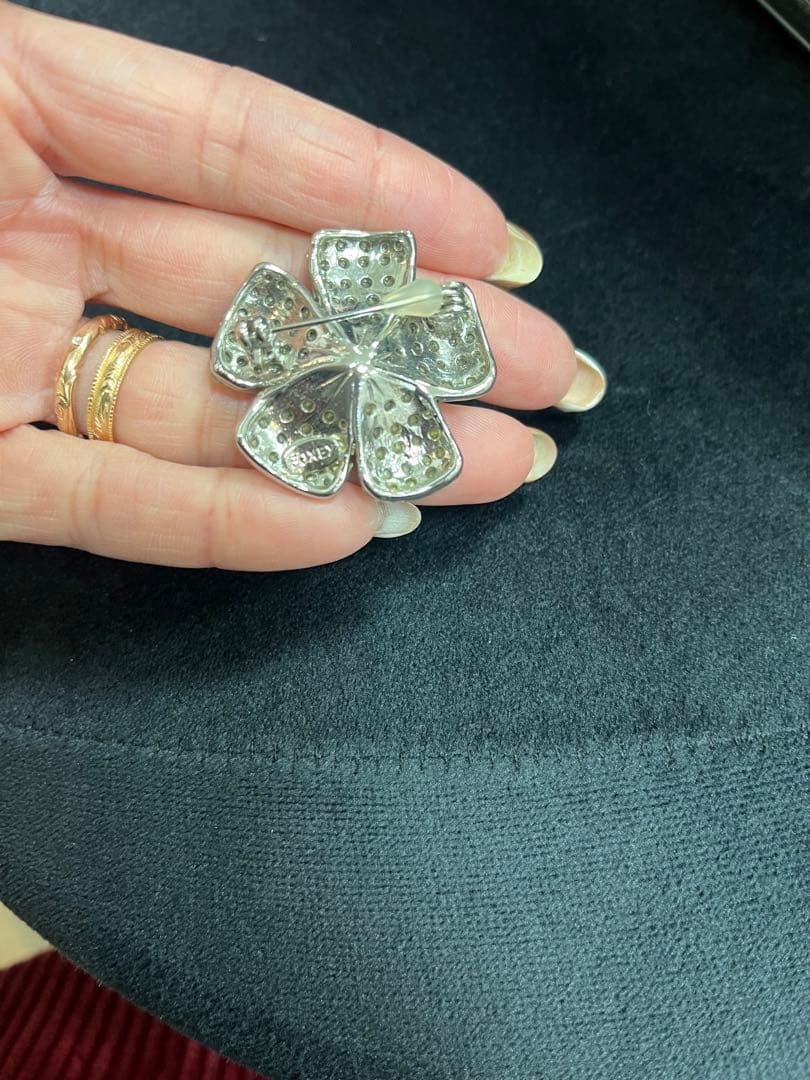 ミ*リ様 【美品】FOXEY フォクシー　ライトグリーンフラワーブローチ