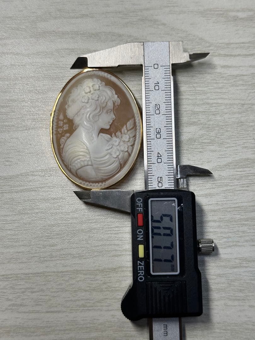 シェルカメオ　k18 作家名刻印あり　ネックレストップ　ブローチ