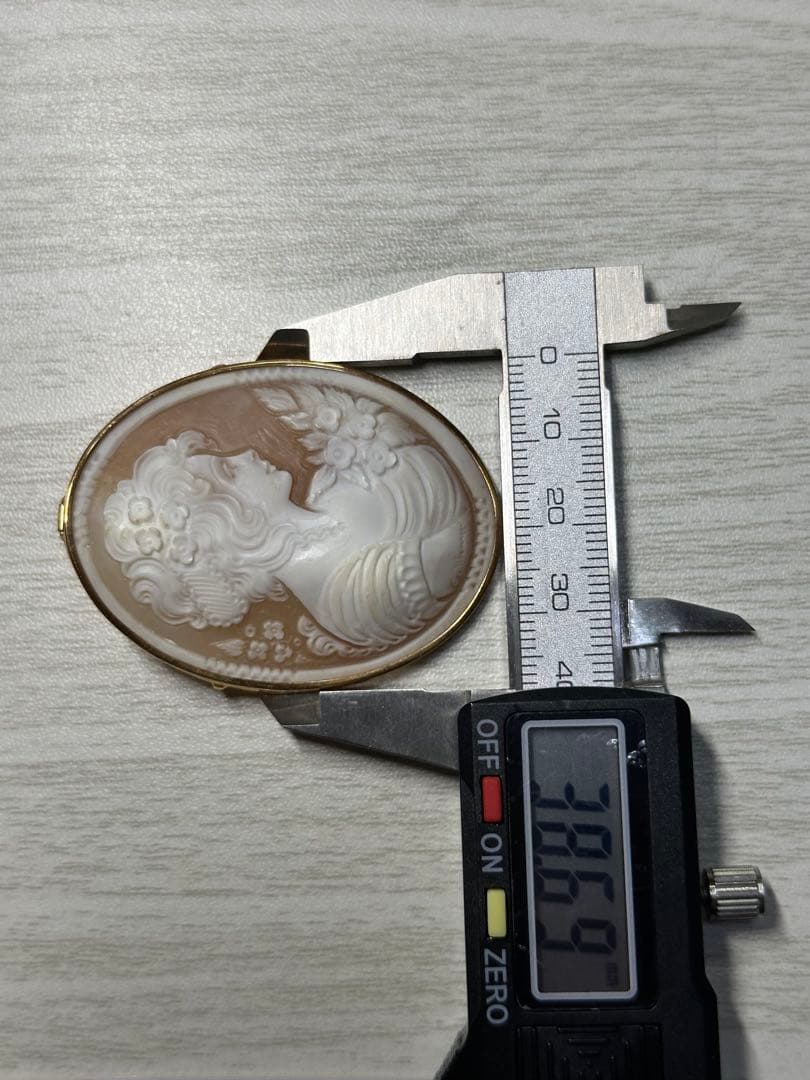 シェルカメオ　k18 作家名刻印あり　ネックレストップ　ブローチ