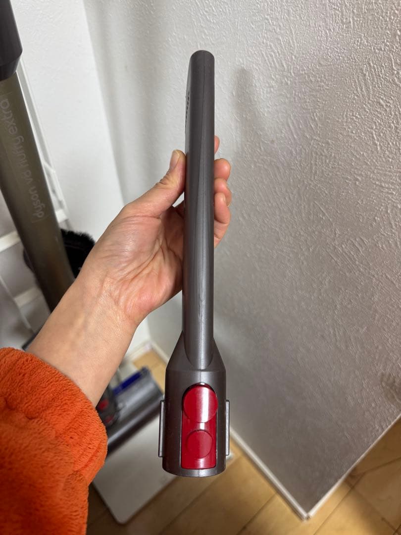 と*も様 （美品）Dyson v8 fluffy extra コードレス掃除機