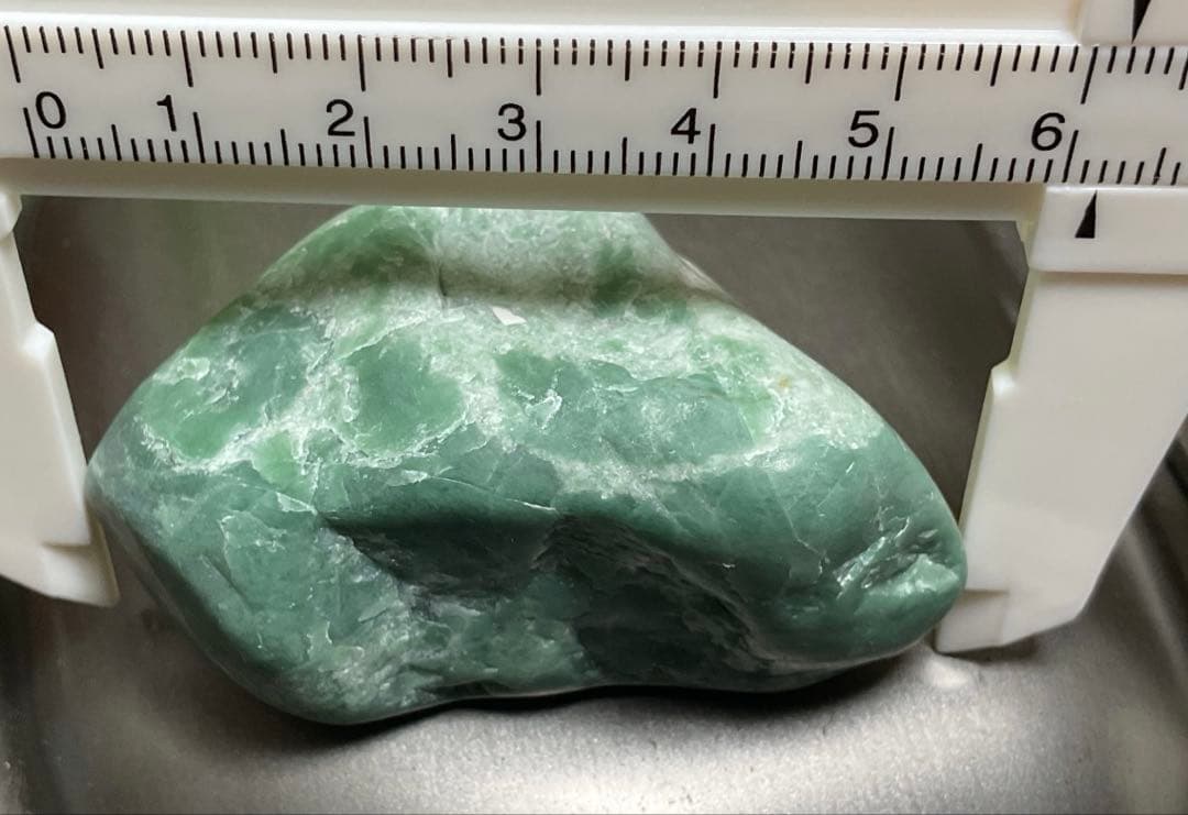濃緑色　糸魚川翡翠118g 糸魚川　ヒスイ　ひすい