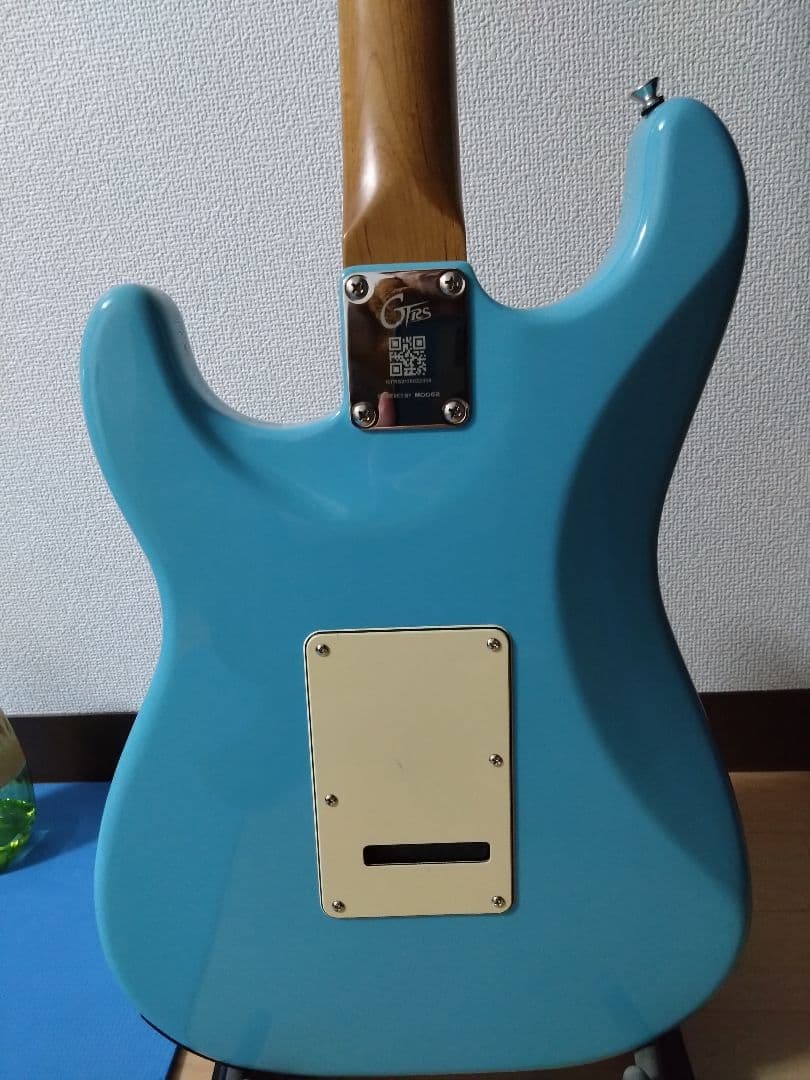 エレキギターMOORE GTRS S800　（フットスイッチ付属）