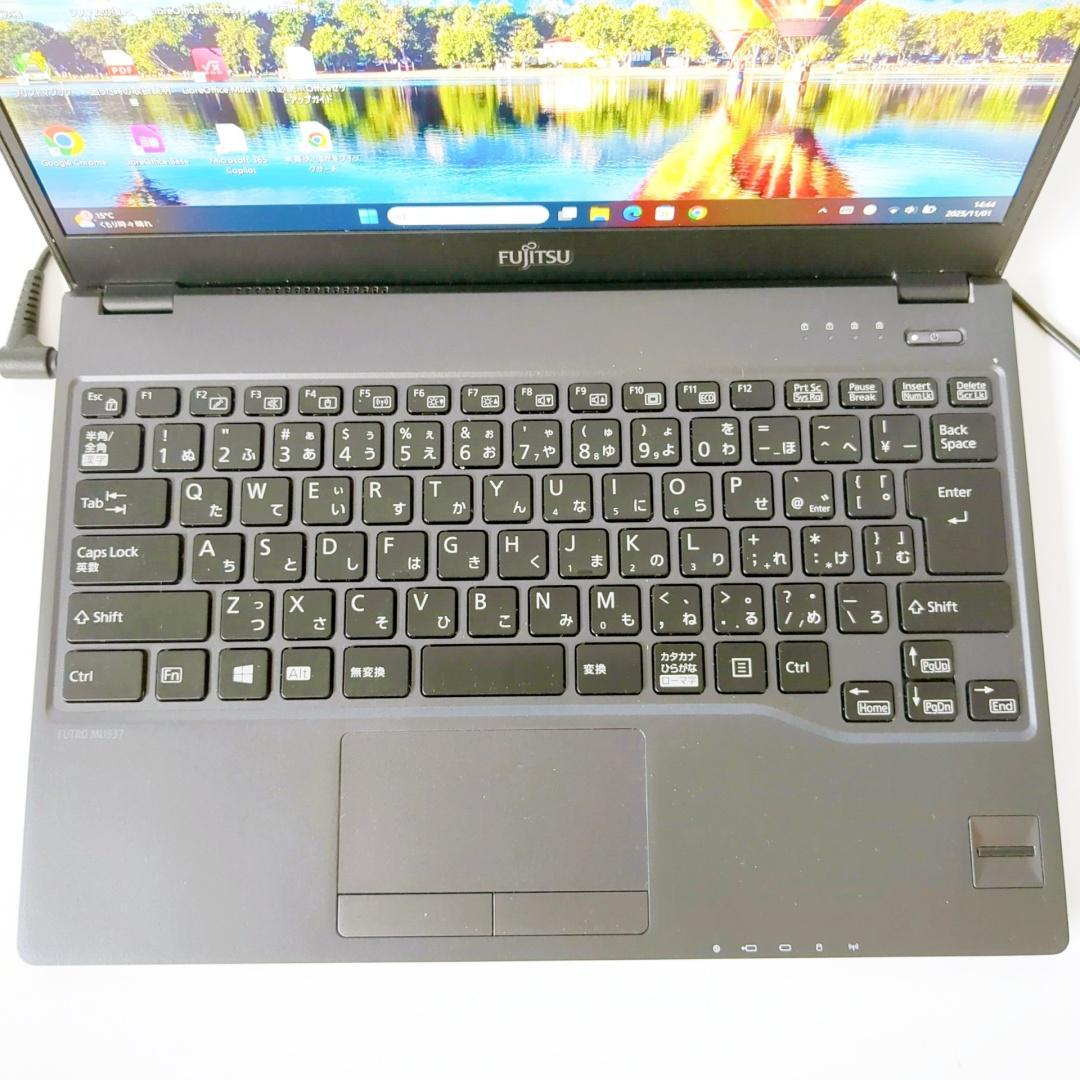 軽量薄型✨【美品】メモリ8GB爆速SSDで快適✨設定済ですぐ使えるノートパソコン