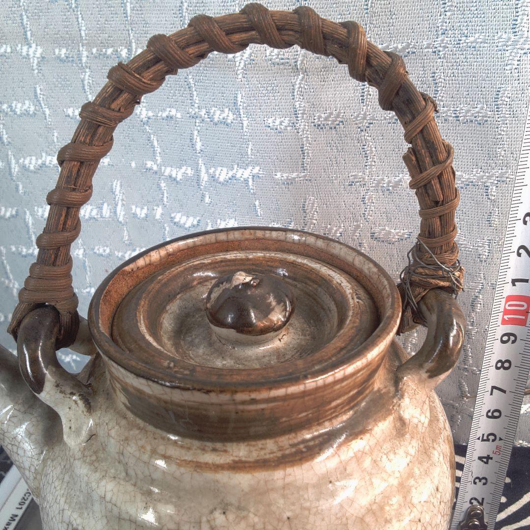 骨董２手作り陶器急須 籐ハンドル付き 水漏れあります