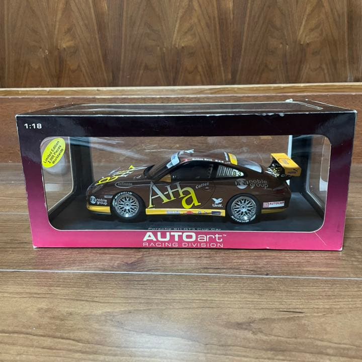 未展示品オートアート1/18Porsche911 GT3 Asia Cap’04