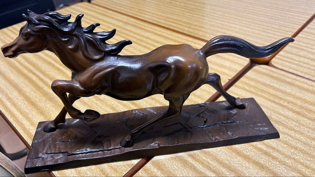 令和八年（2026年）の干支の午/馬/うまの置物です。《村田宏作》 縁起物の置物