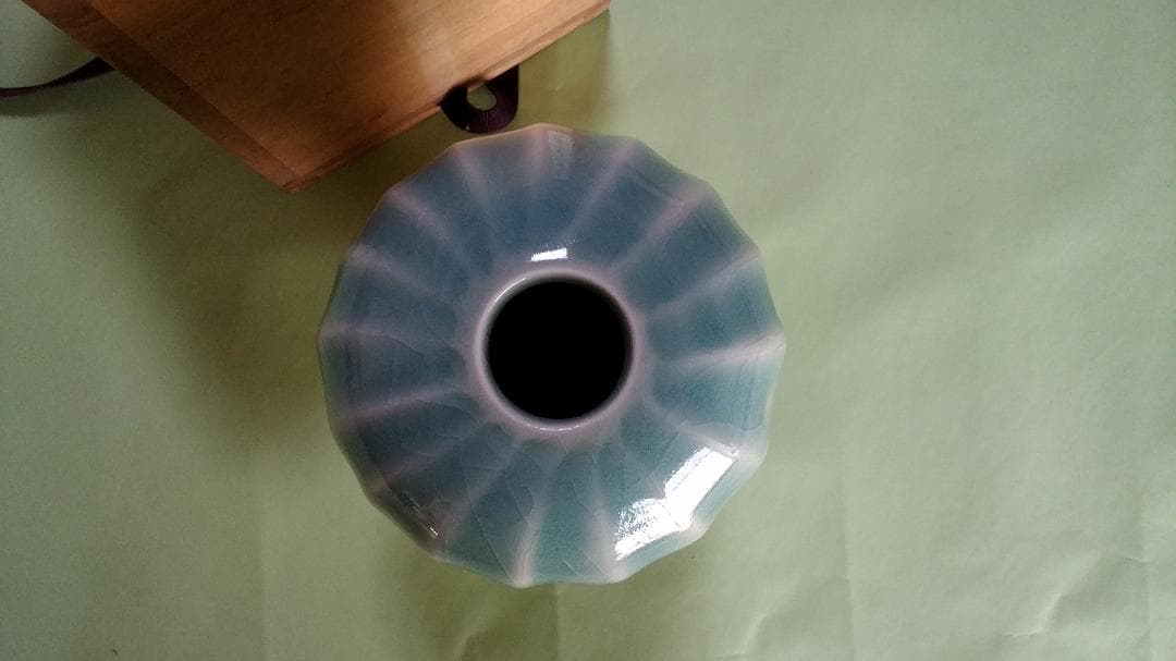 木沢良治作　青磁しのぎ花入