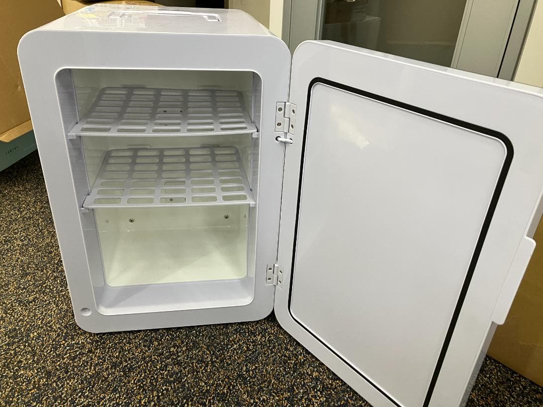 シ*ウ様 【新古品】VERSOS 冷温庫 24L　日本製ダブルペルチェ搭載