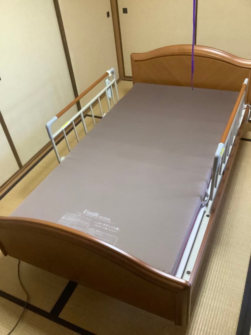NO.588 PARAMOUNT BED／電動3モーター／マットレス付／シングル